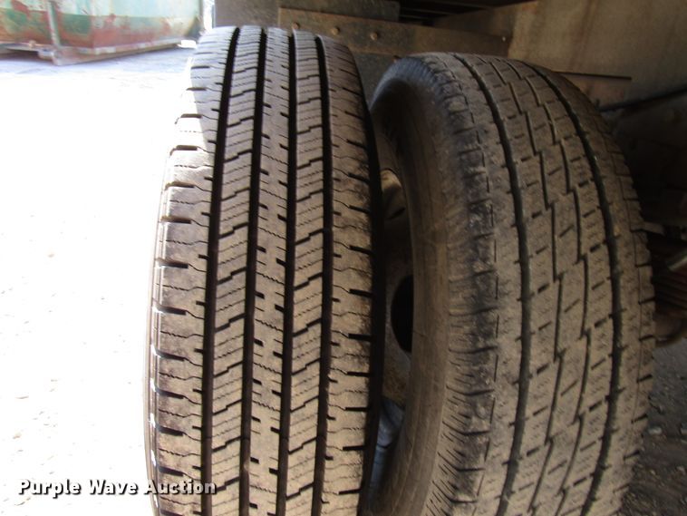 image for item DG1346 2000 Ford F350 Super Duty flatbed pickup truck