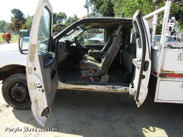 image for item DG1347 2004 Ford F450 Super Duty SuperCab utility truck