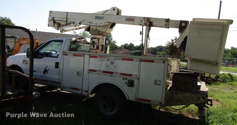 image for item DG1348 2000 Ford F450 Super Duty bucket truck