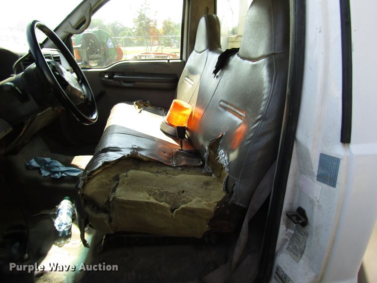 image for item DG1348 2000 Ford F450 Super Duty bucket truck