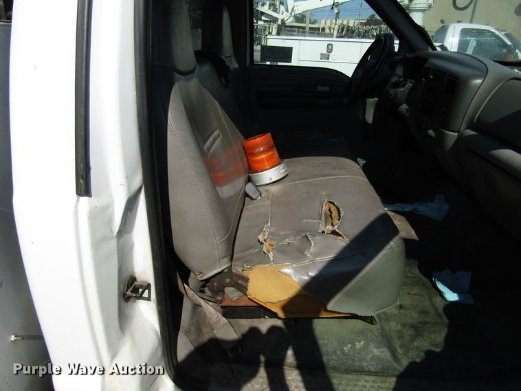 image for item DG1348 2000 Ford F450 Super Duty bucket truck