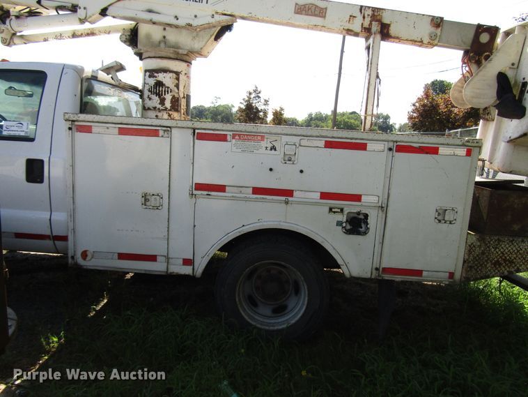 image for item DG1348 2000 Ford F450 Super Duty bucket truck