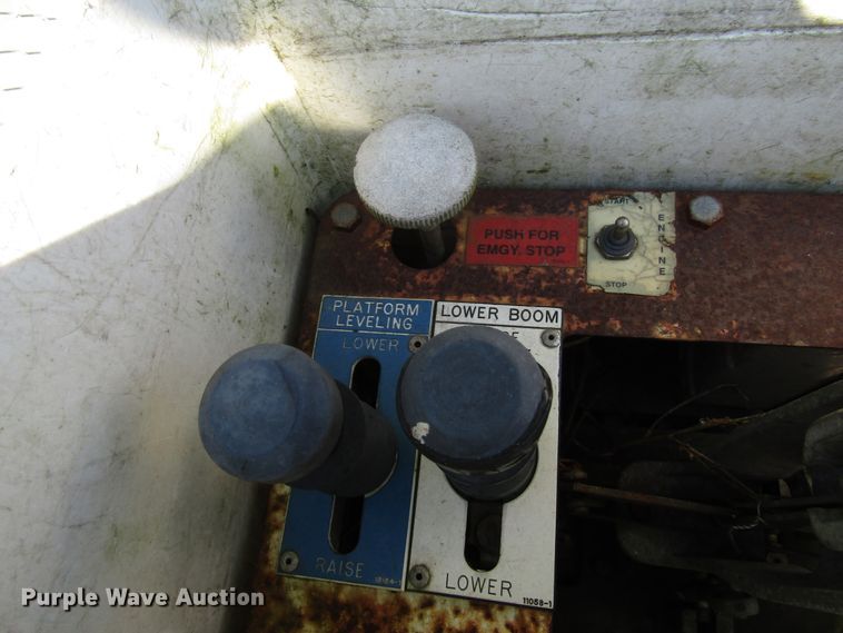 image for item DG1348 2000 Ford F450 Super Duty bucket truck