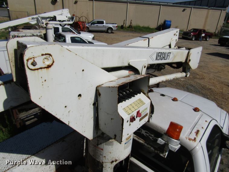 image for item DG1348 2000 Ford F450 Super Duty bucket truck