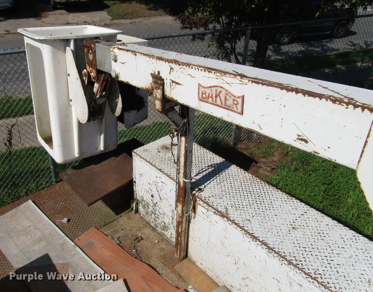 image for item DG1348 2000 Ford F450 Super Duty bucket truck