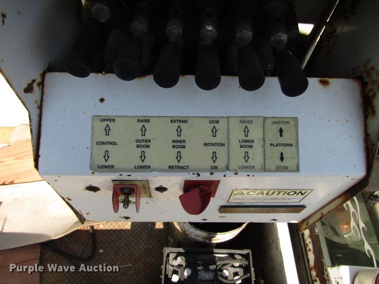 image for item DG1348 2000 Ford F450 Super Duty bucket truck