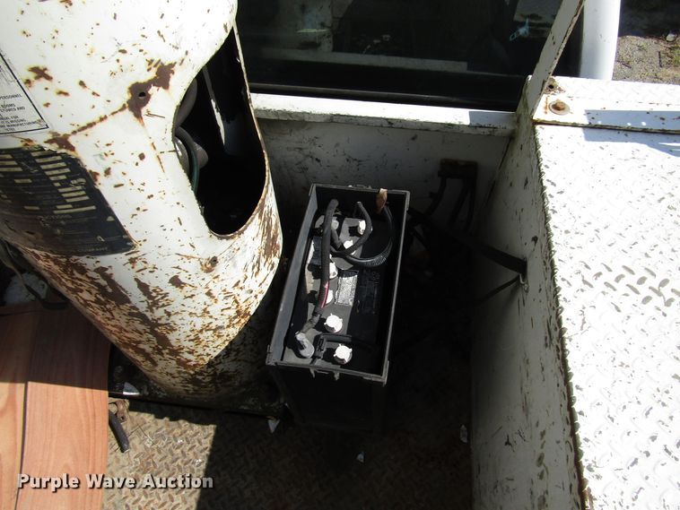 image for item DG1348 2000 Ford F450 Super Duty bucket truck