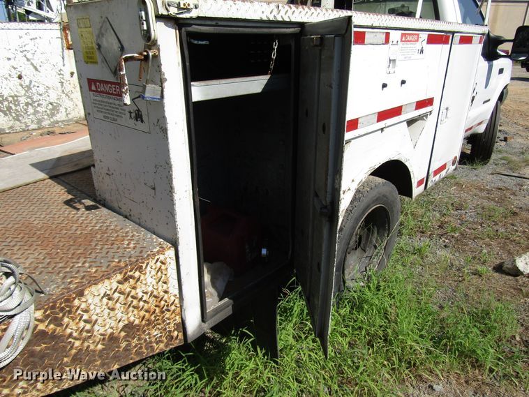image for item DG1348 2000 Ford F450 Super Duty bucket truck
