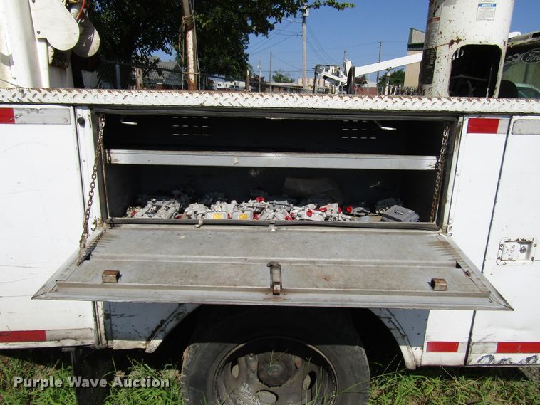 image for item DG1348 2000 Ford F450 Super Duty bucket truck