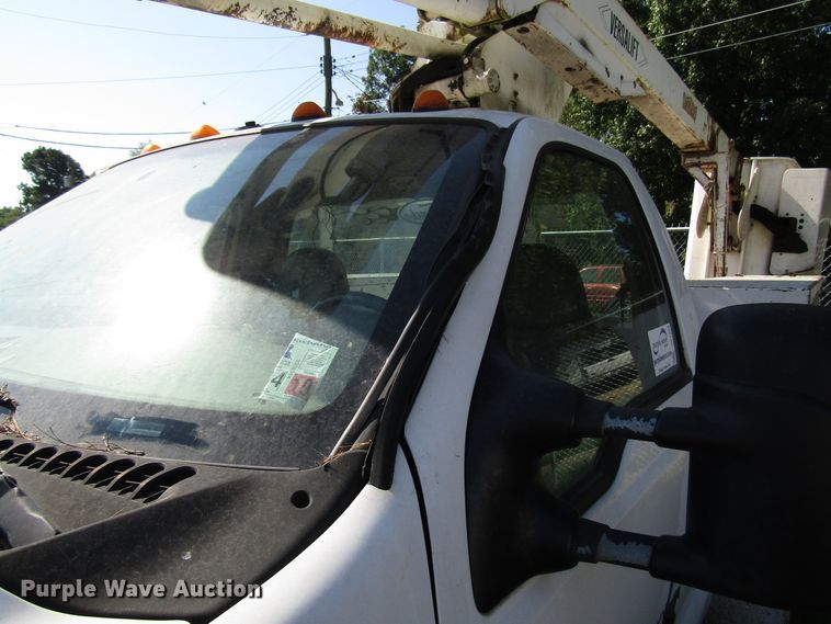 image for item DG1348 2000 Ford F450 Super Duty bucket truck
