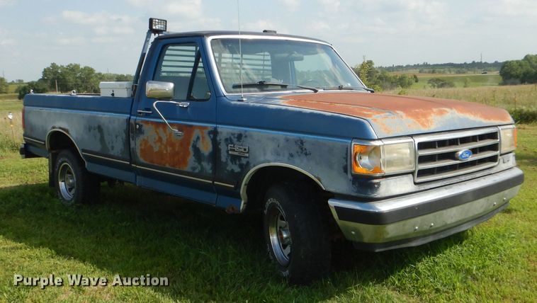 image for item DG4935 1989 Ford F150 XLT pickup truck