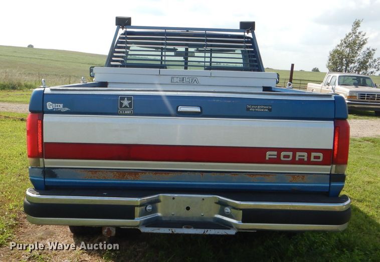 image for item DG4935 1989 Ford F150 XLT pickup truck