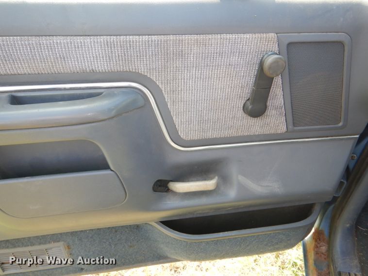 image for item DG4935 1989 Ford F150 XLT pickup truck