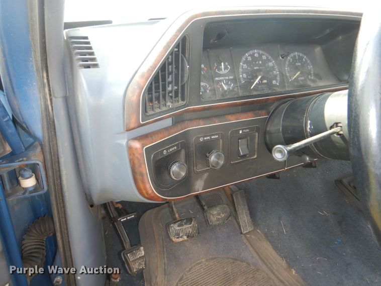 image for item DG4935 1989 Ford F150 XLT pickup truck