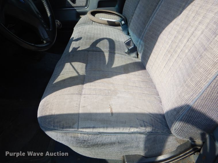 image for item DG4935 1989 Ford F150 XLT pickup truck