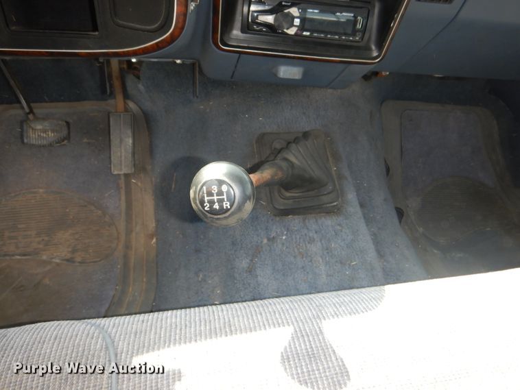 image for item DG4935 1989 Ford F150 XLT pickup truck