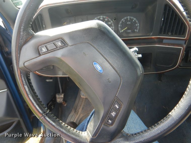 image for item DG4935 1989 Ford F150 XLT pickup truck