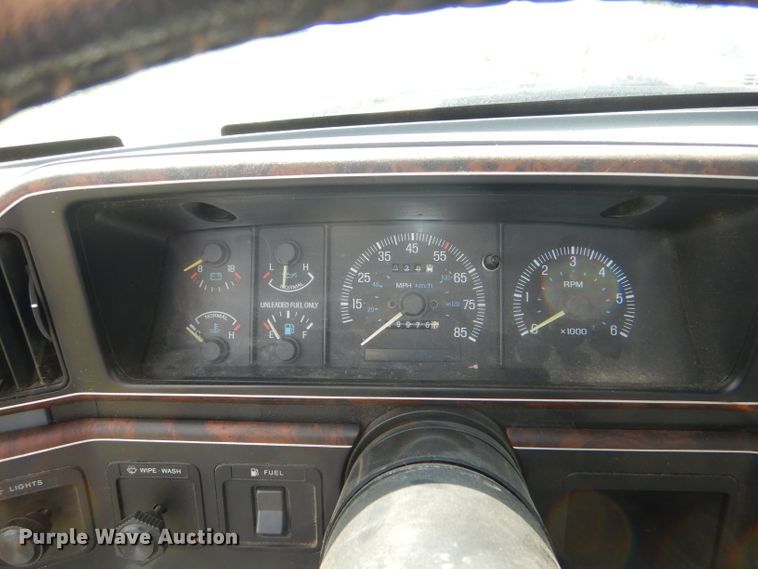 image for item DG4935 1989 Ford F150 XLT pickup truck