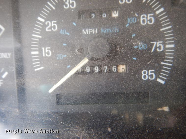 image for item DG4935 1989 Ford F150 XLT pickup truck