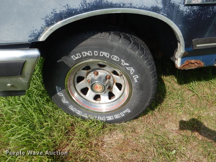 image for item DG4935 1989 Ford F150 XLT pickup truck