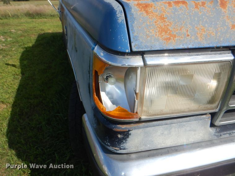 image for item DG4935 1989 Ford F150 XLT pickup truck