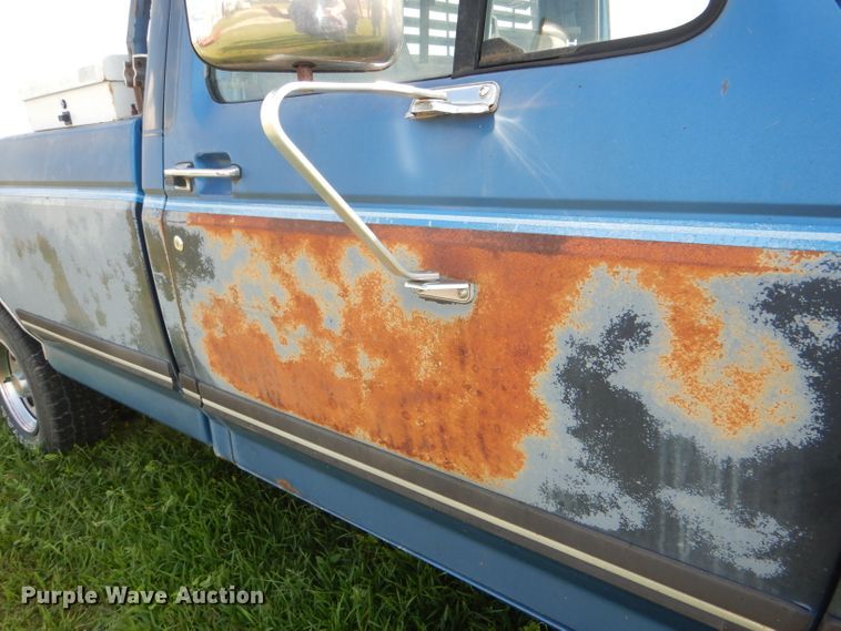 image for item DG4935 1989 Ford F150 XLT pickup truck