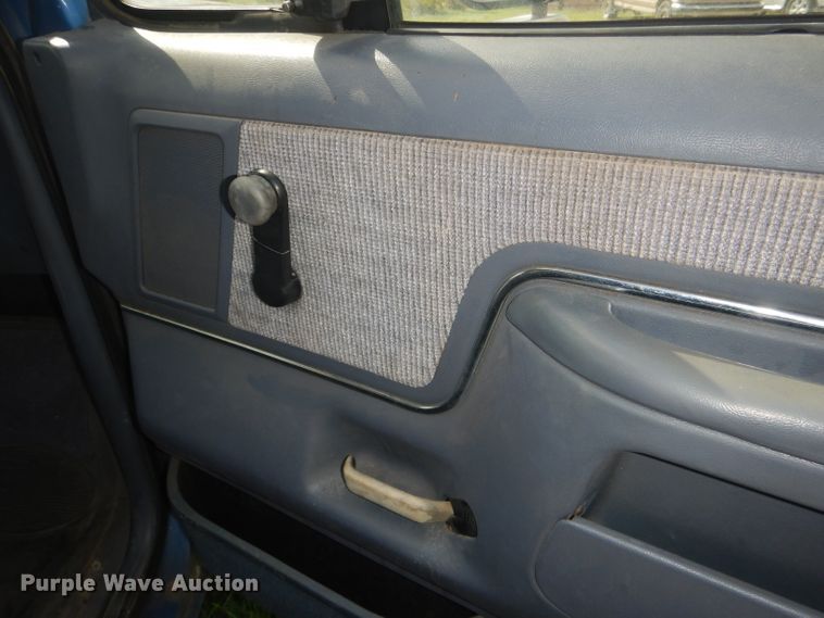 image for item DG4935 1989 Ford F150 XLT pickup truck