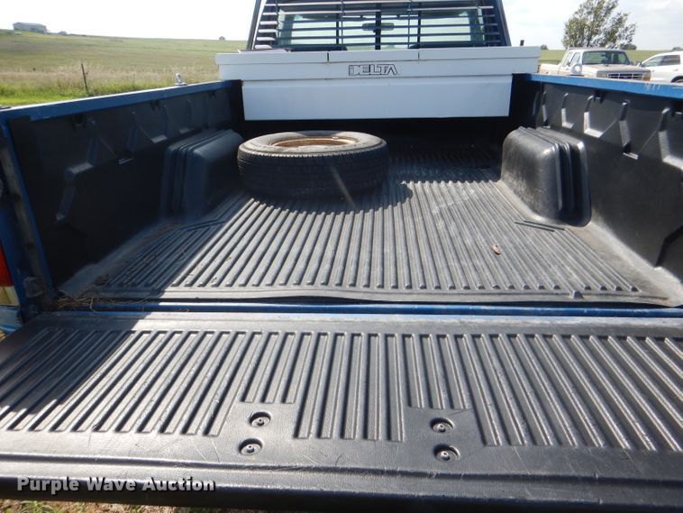 image for item DG4935 1989 Ford F150 XLT pickup truck