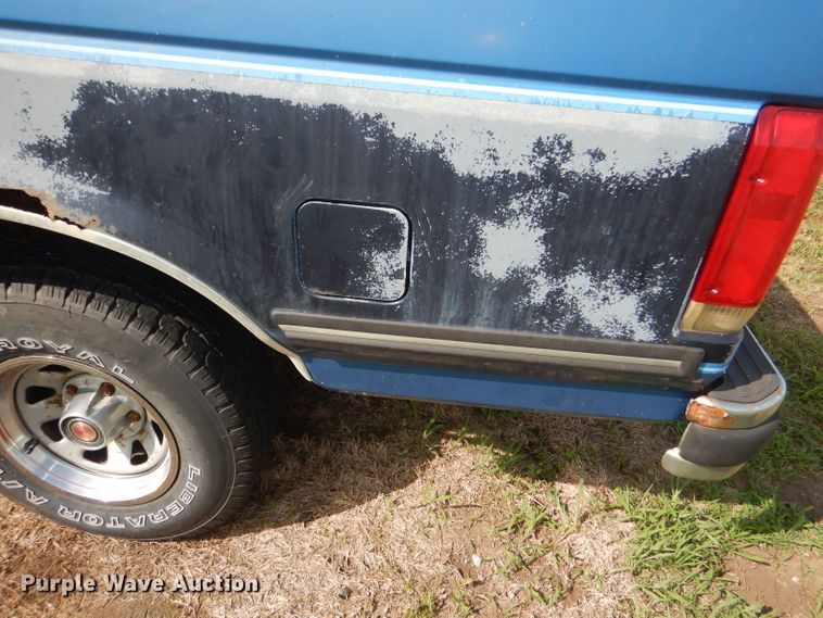 image for item DG4935 1989 Ford F150 XLT pickup truck