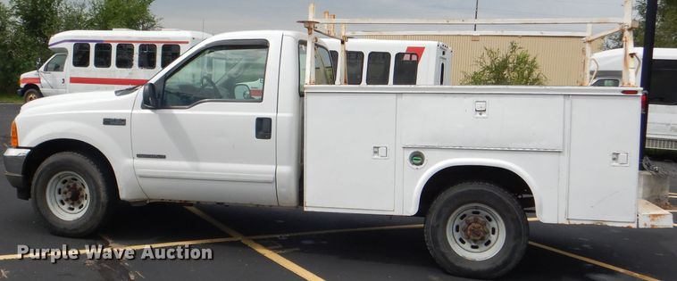 image for item DG4948 2001 Ford F250 Super Duty pickup truck