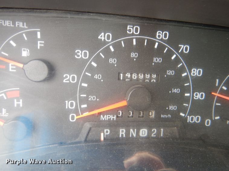 image for item DG4948 2001 Ford F250 Super Duty pickup truck