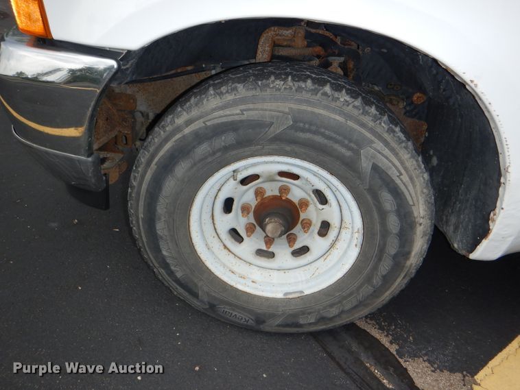 image for item DG4948 2001 Ford F250 Super Duty pickup truck