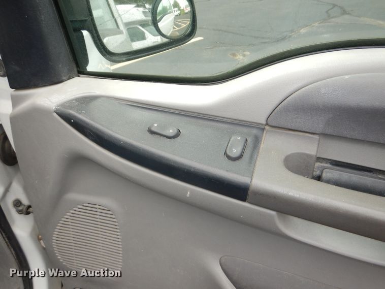 image for item DG4948 2001 Ford F250 Super Duty pickup truck