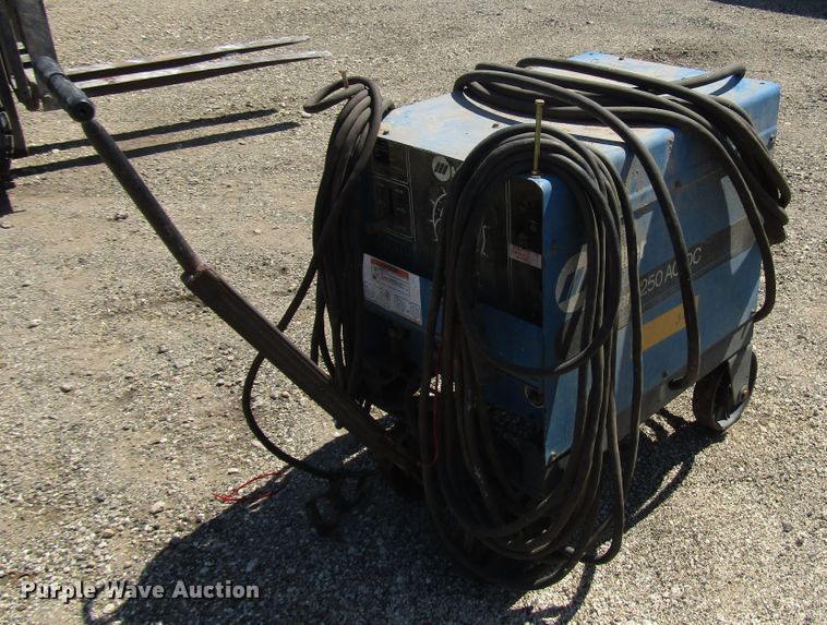image for item DG8071 Miller Dialarc 250 AC/DC welder