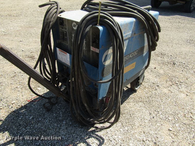 image for item DG8071 Miller Dialarc 250 AC/DC welder