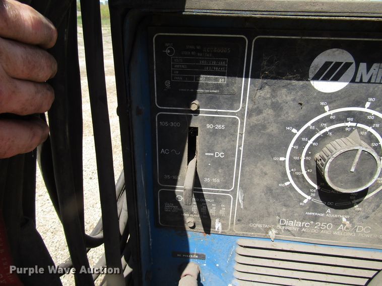image for item DG8080 Miller Dialarc 250 AC/DC welder