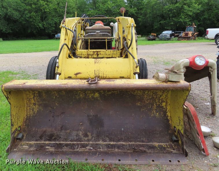image for item DH0285 Ford 801 tractor