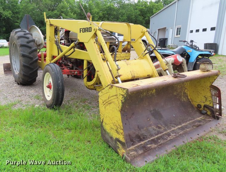 image for item DH0285 Ford 801 tractor