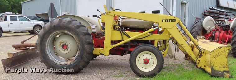 image for item DH0285 Ford 801 tractor
