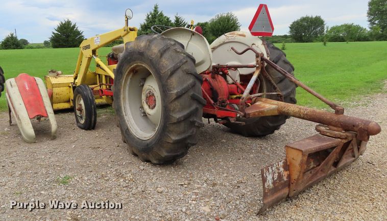 image for item DH0285 Ford 801 tractor