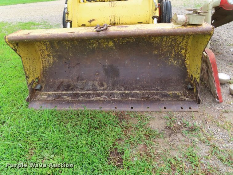 image for item DH0285 Ford 801 tractor