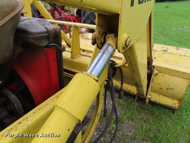 image for item DH0285 Ford 801 tractor