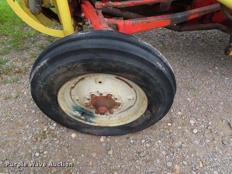 image for item DH0285 Ford 801 tractor