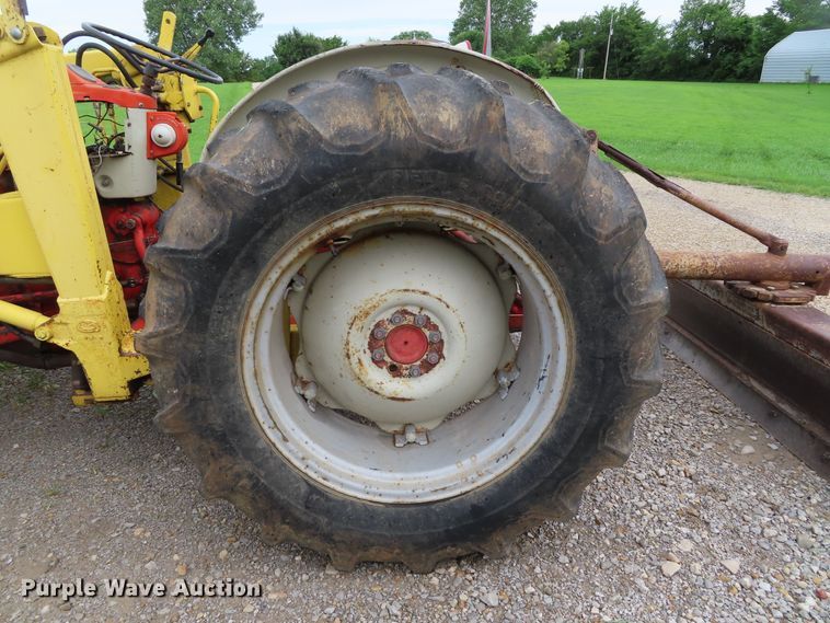 image for item DH0285 Ford 801 tractor