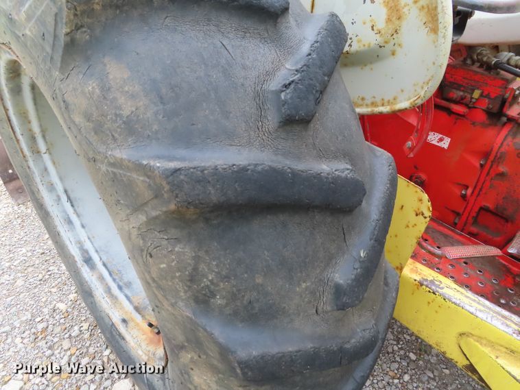 image for item DH0285 Ford 801 tractor