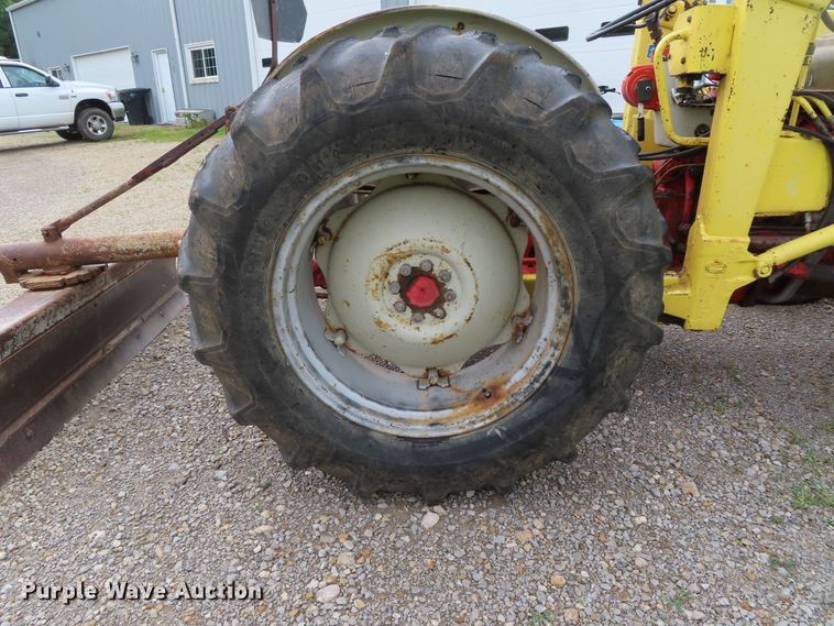 image for item DH0285 Ford 801 tractor