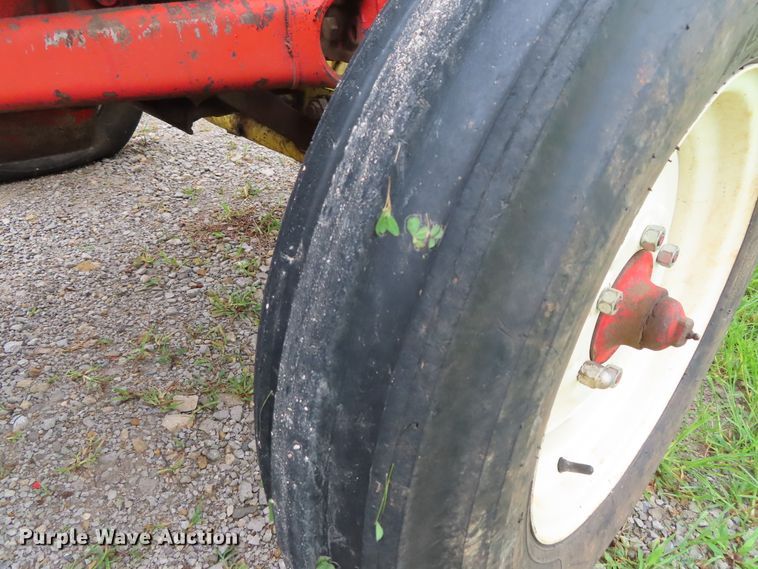 image for item DH0285 Ford 801 tractor