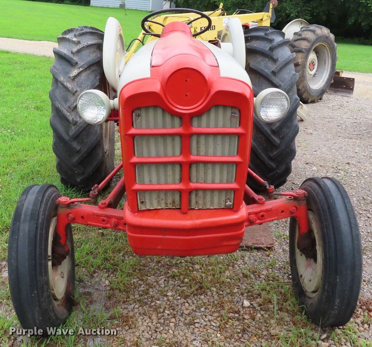 Ford 801 Powermaster tractor in Tecumseh, KS | Item DH0286 sold