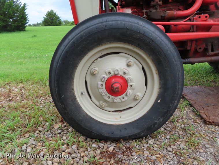 image for item DH0286 Ford 801 Powermaster tractor