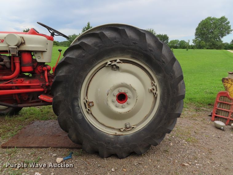 image for item DH0286 Ford 801 Powermaster tractor